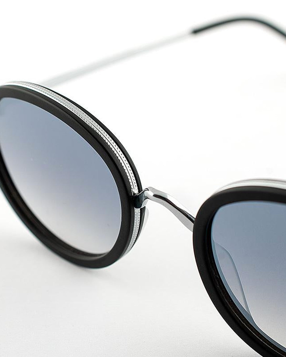 Close-up of the bridge and gradient lens on EYEPETIZER 55 C.A-1-27F sunglasses.