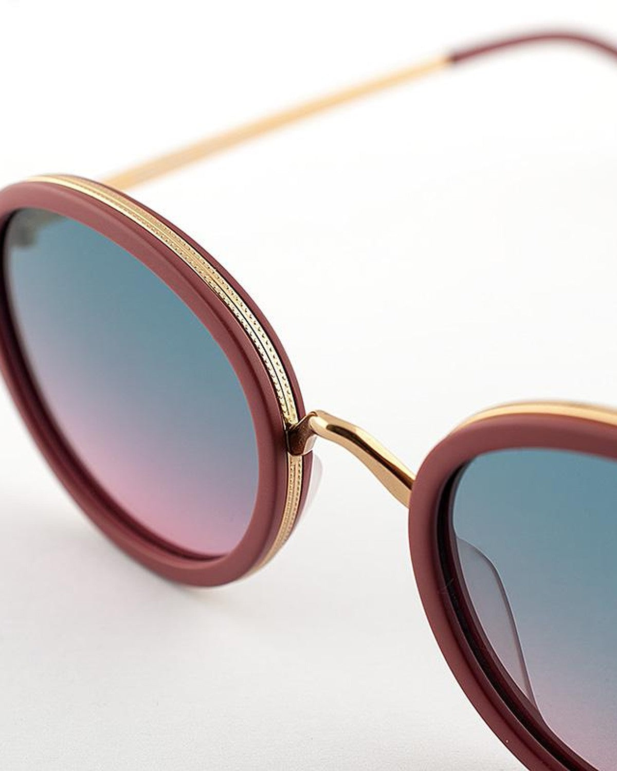 Close-up of the gold bridge and gradient lenses on EYEPETIZER 55 C.O-4-20 sunglasses.