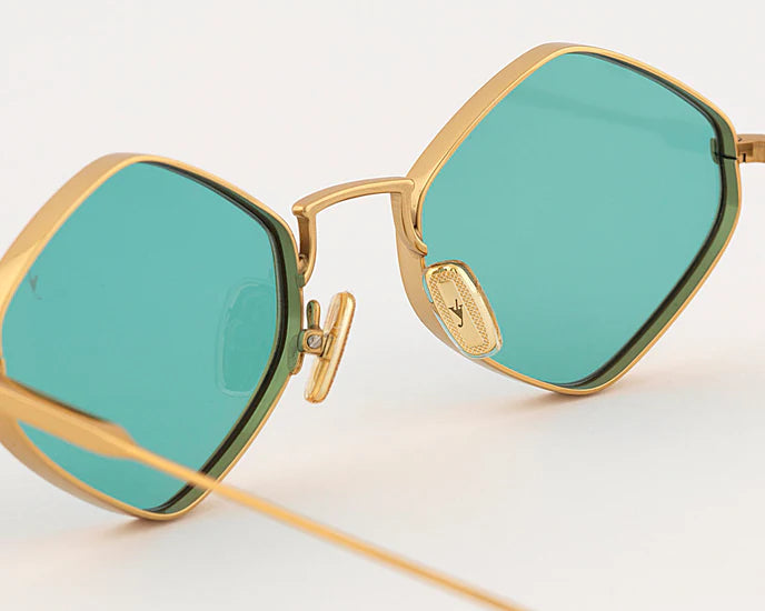 Detail of the bridge and nose pads on EYEPETIZER Derby C.4-56 sunglasses.