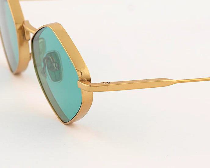 Detail of the temple and hinge on EYEPETIZER Derby C.4-56 sunglasses.