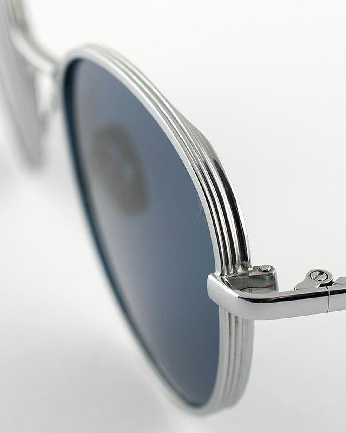 Close-up of the metal hinge and temple detail on EYEPETIZER ALEN C.1-39 sunglasses.