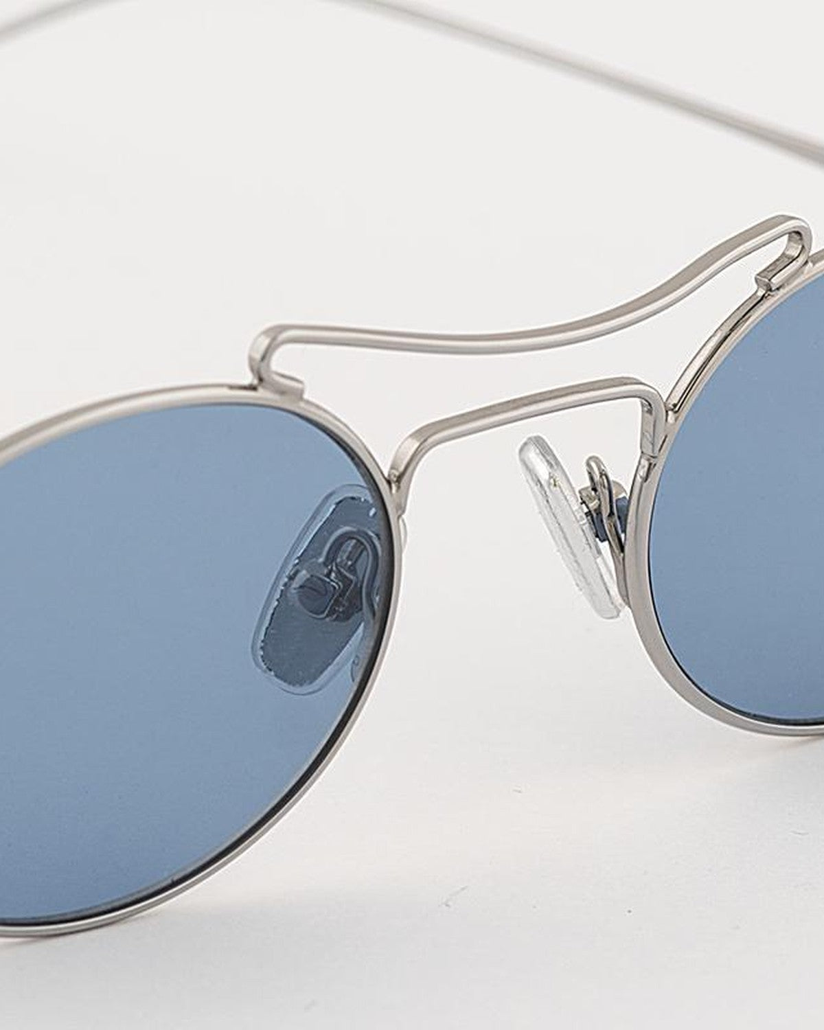 Detail of the double bridge and nose pad area on EYEPETIZER OC.ARNO C.1-65 sunglasses.