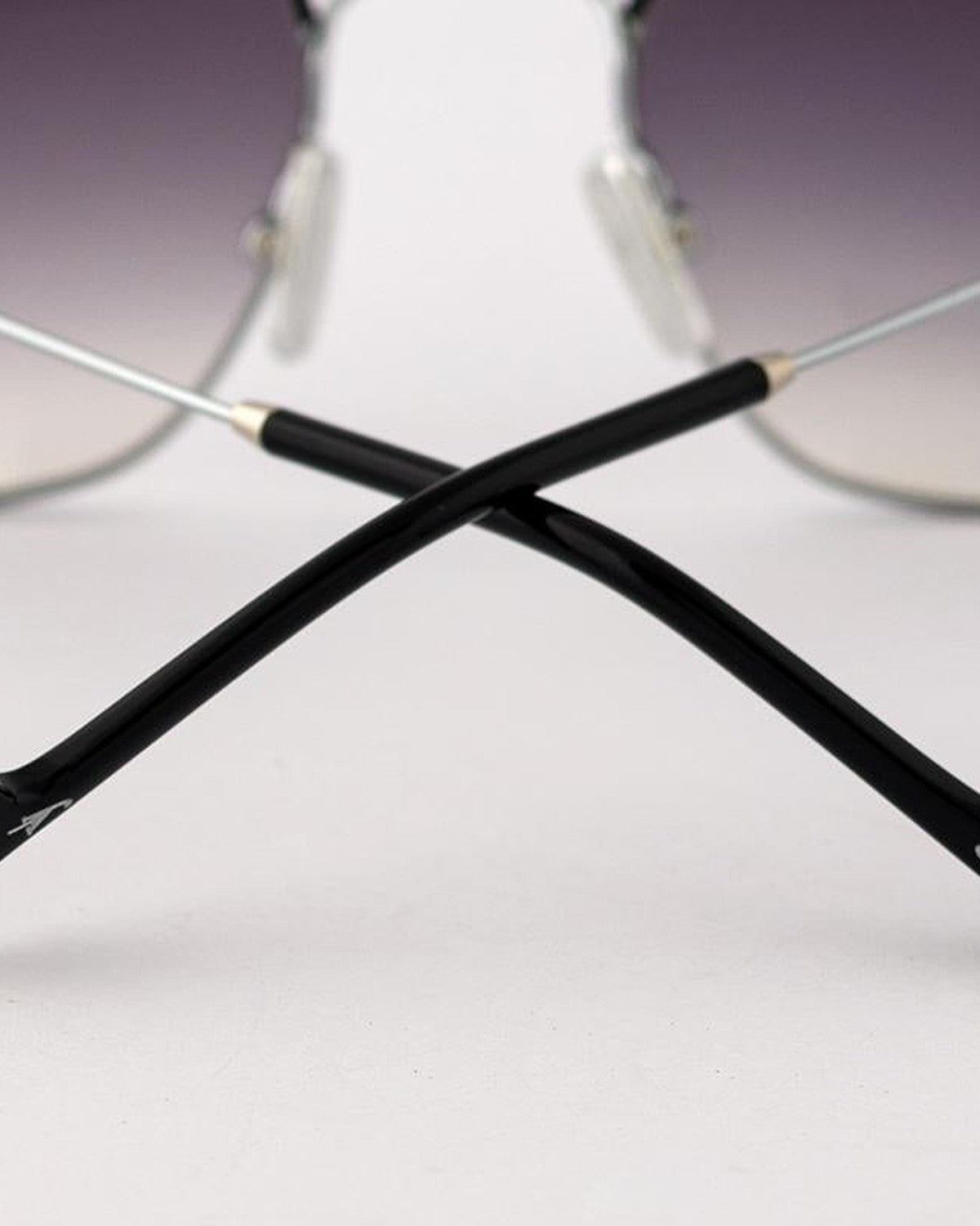 Detail of the crossed temples showing the metal and acetate construction of EYEPETIZER ATACAMA C.1-A-27 sunglasses.