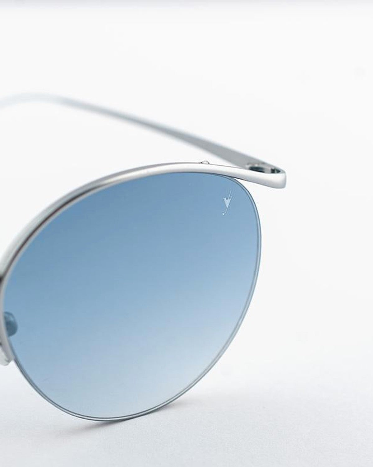 Close-up of the lens and upper rim on EYEPETIZER AUGUSTO C.1-OP-26F sunglasses.