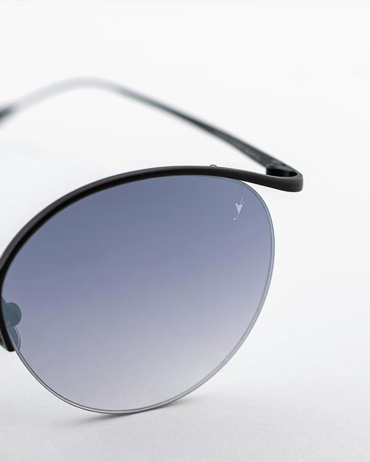 Close-up of the lens and wire temple on EYEPETIZER AUGUSTO C.6-OP-27F sunglasses.