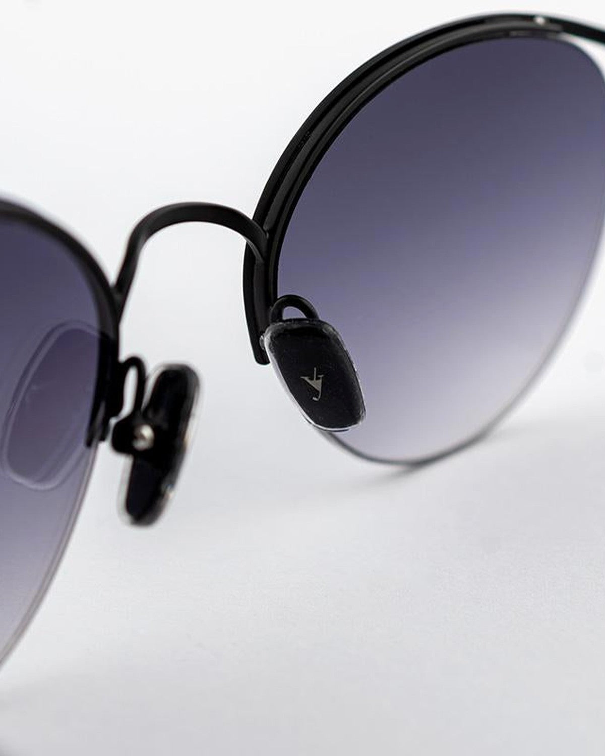 Detail of the adjustable nose pad and bridge on EYEPETIZER AUGUSTO C.6-OP-27F sunglasses.