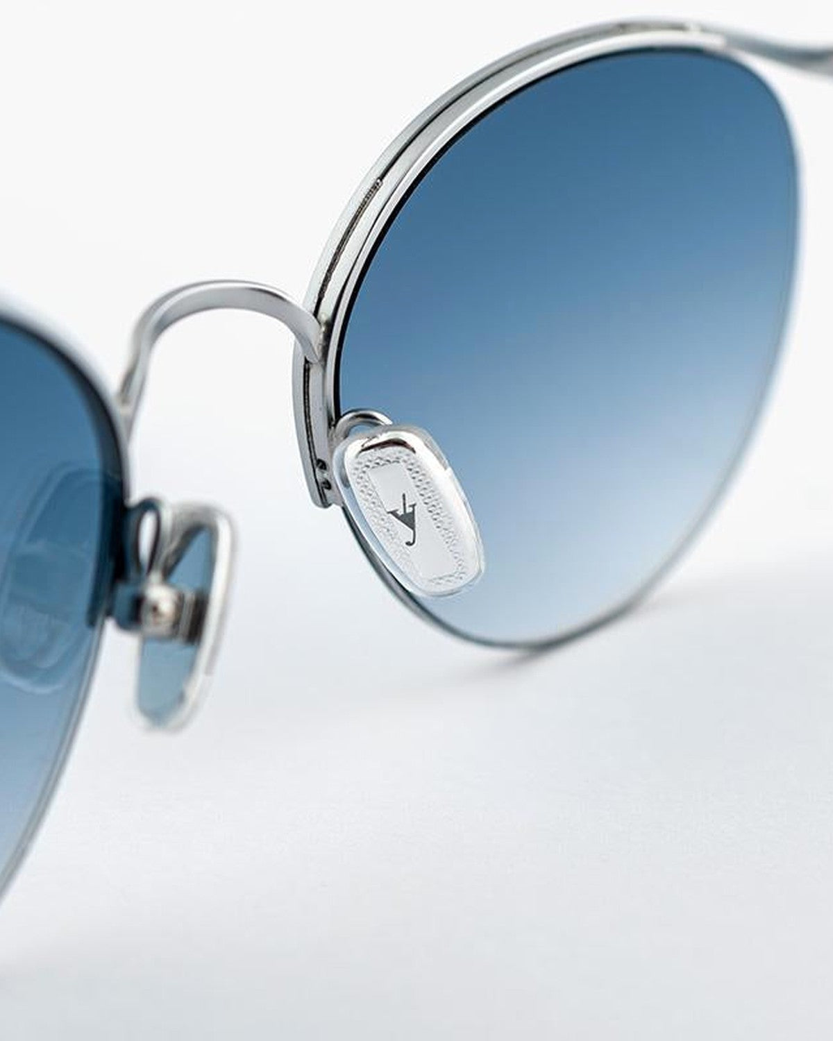 Detail of the bridge and nose pad on EYEPETIZER AUGUSTO C.1-OP-26F sunglasses.