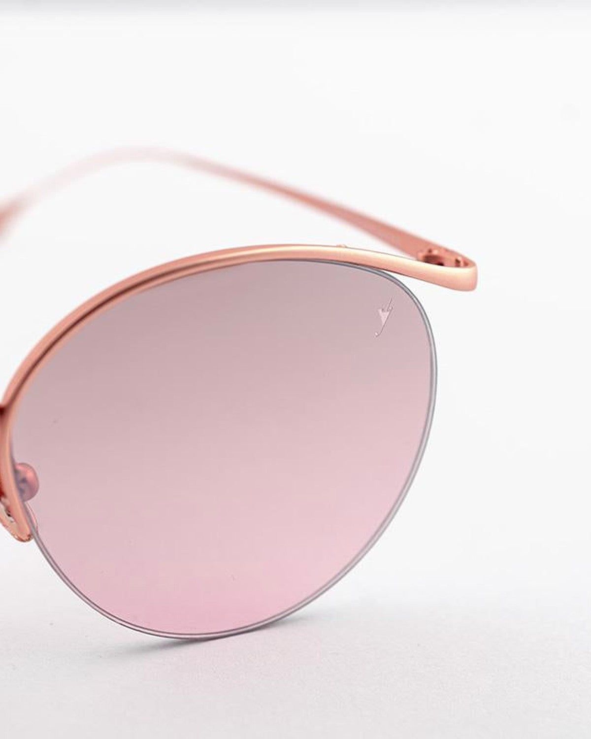 Angled detail of the lens and temple on EYEPETIZER AUGUSTO C.9-OP-44F sunglasses.