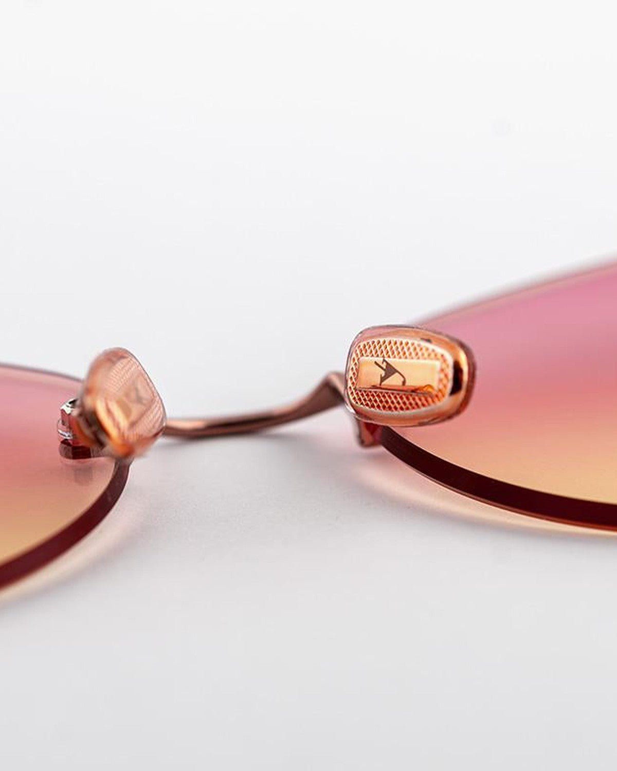 Detail of the bridge and branded nose pad on EYEPETIZER BEAT C.9-22F sunglasses.
