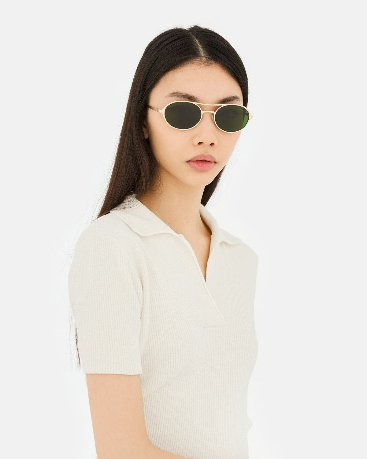Model wearing RETROSUPERFUTURE Bird Classics sunglasses.