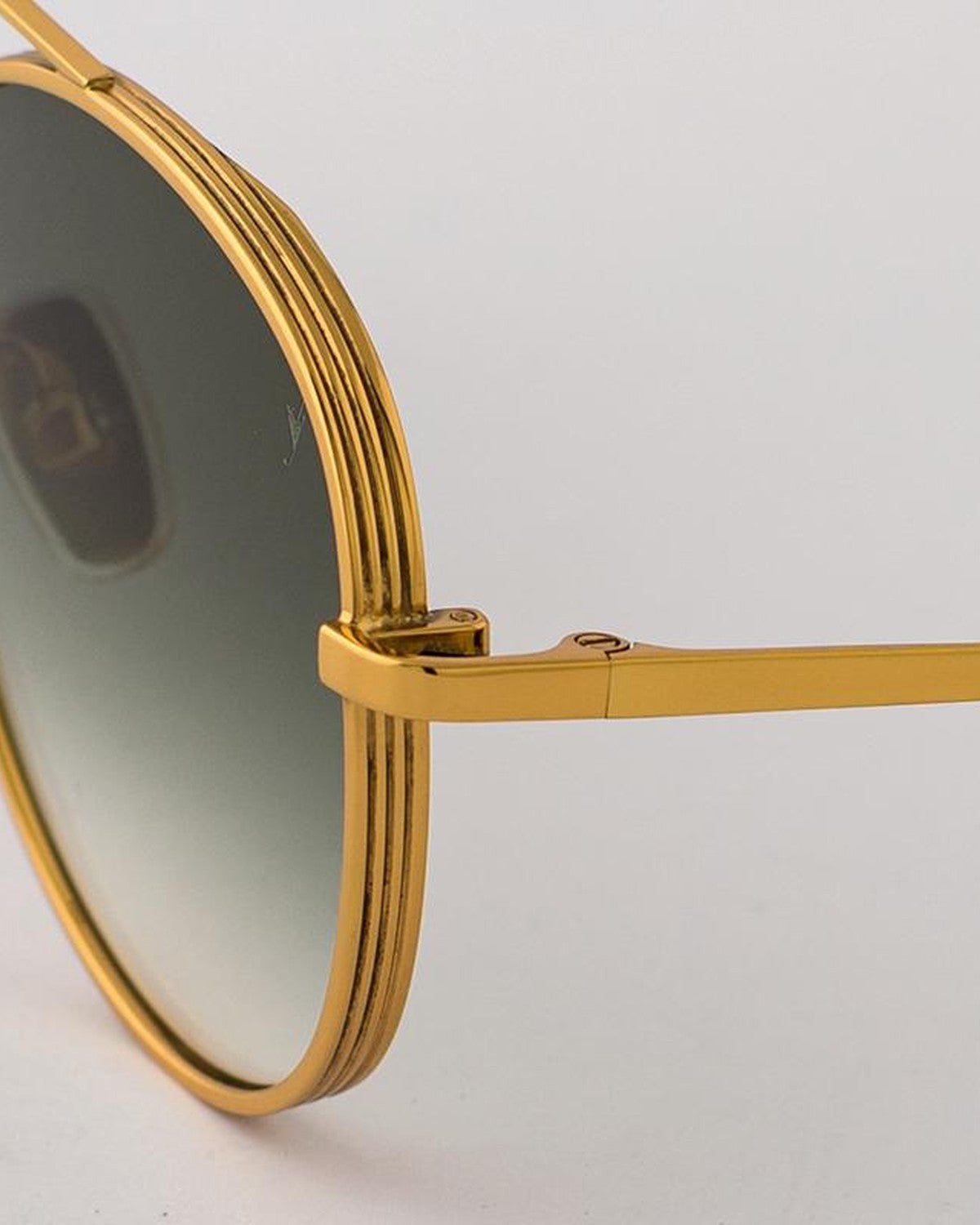 Close-up of the grooved metal rim and hinge on EYEPETIZER BUILD C.4-25 sunglasses.