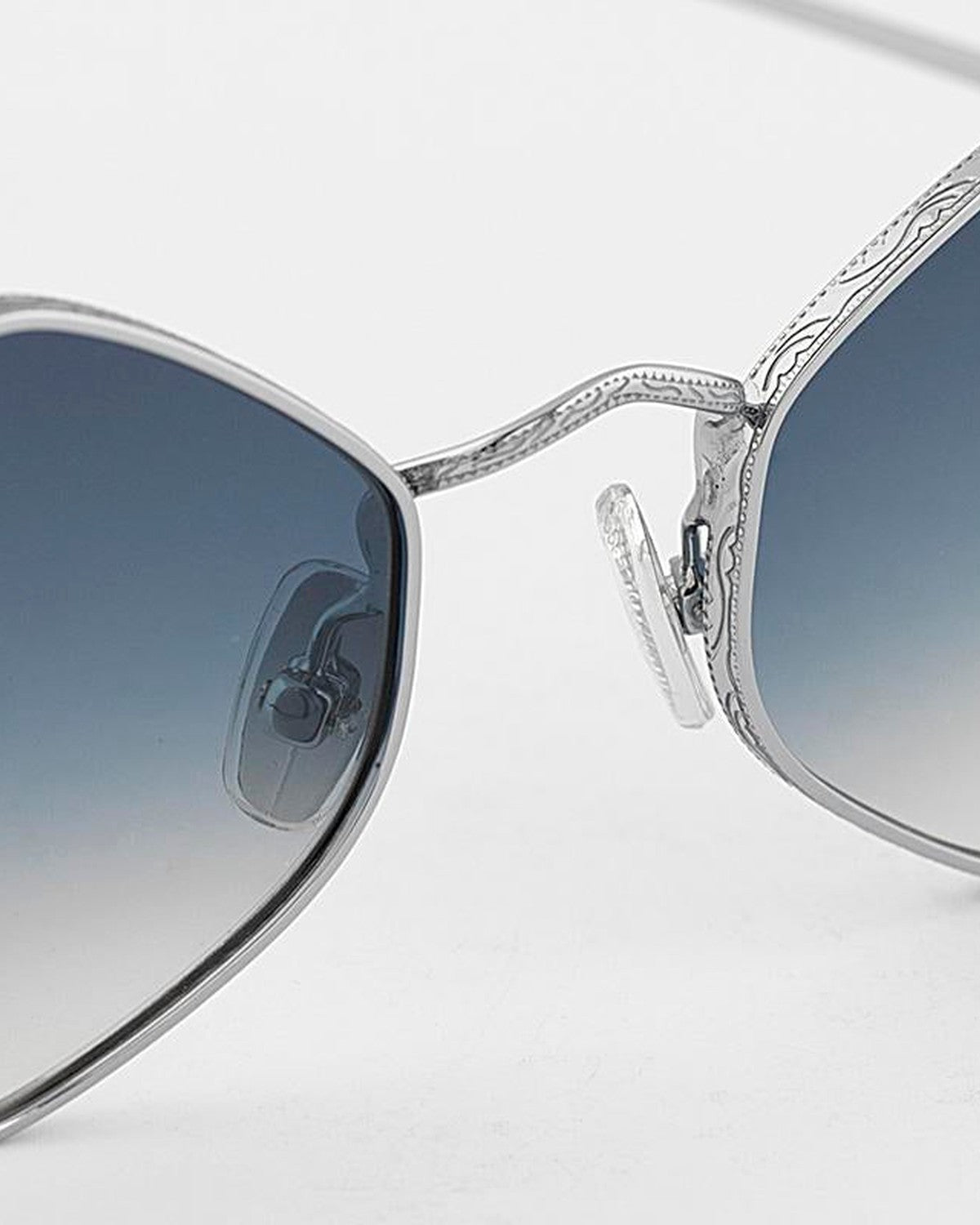 Detail of the textured bridge and nose pad on EYEPETIZER CANAR C.1-26 sunglasses.