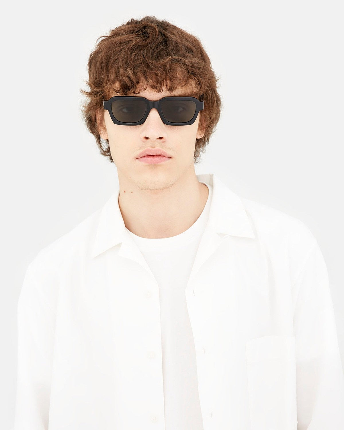 Model wearing RETROSUPERFUTURE Caro Black sunglasses.