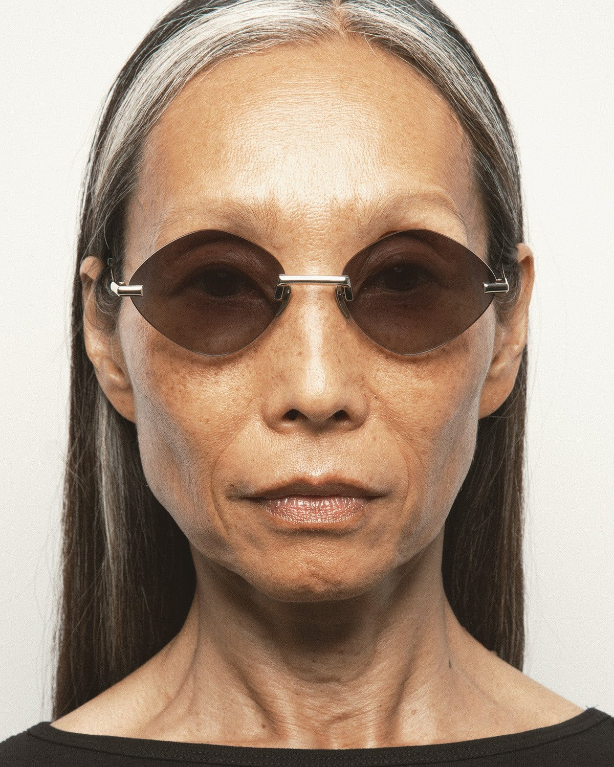 Model wearing KALEOS Cepeda Gold Black Gradient sunglasses.