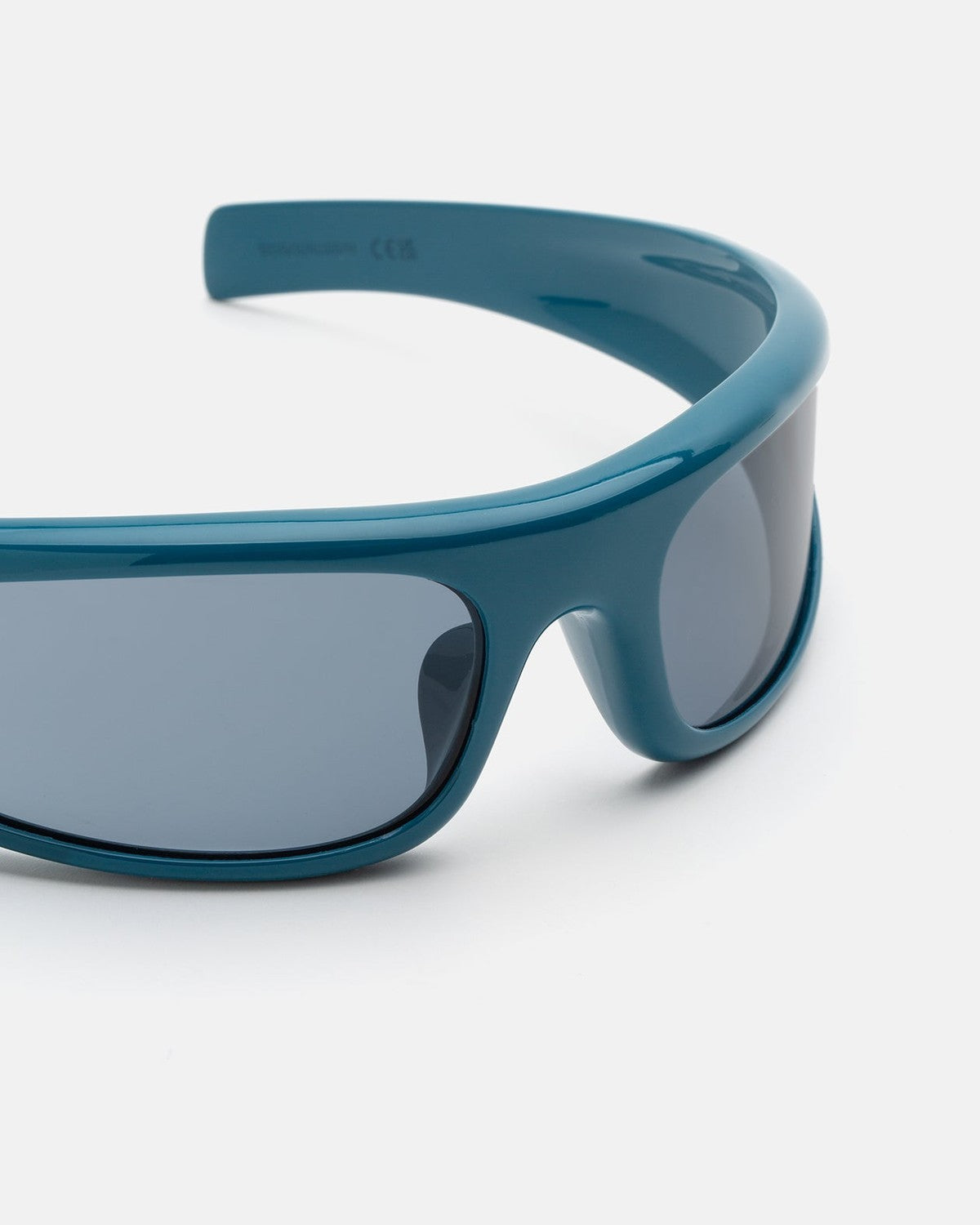 Close-up of the temple tip and lens curve on RETROSUPERFUTURE Cerchietto Alzavolo sunglasses.