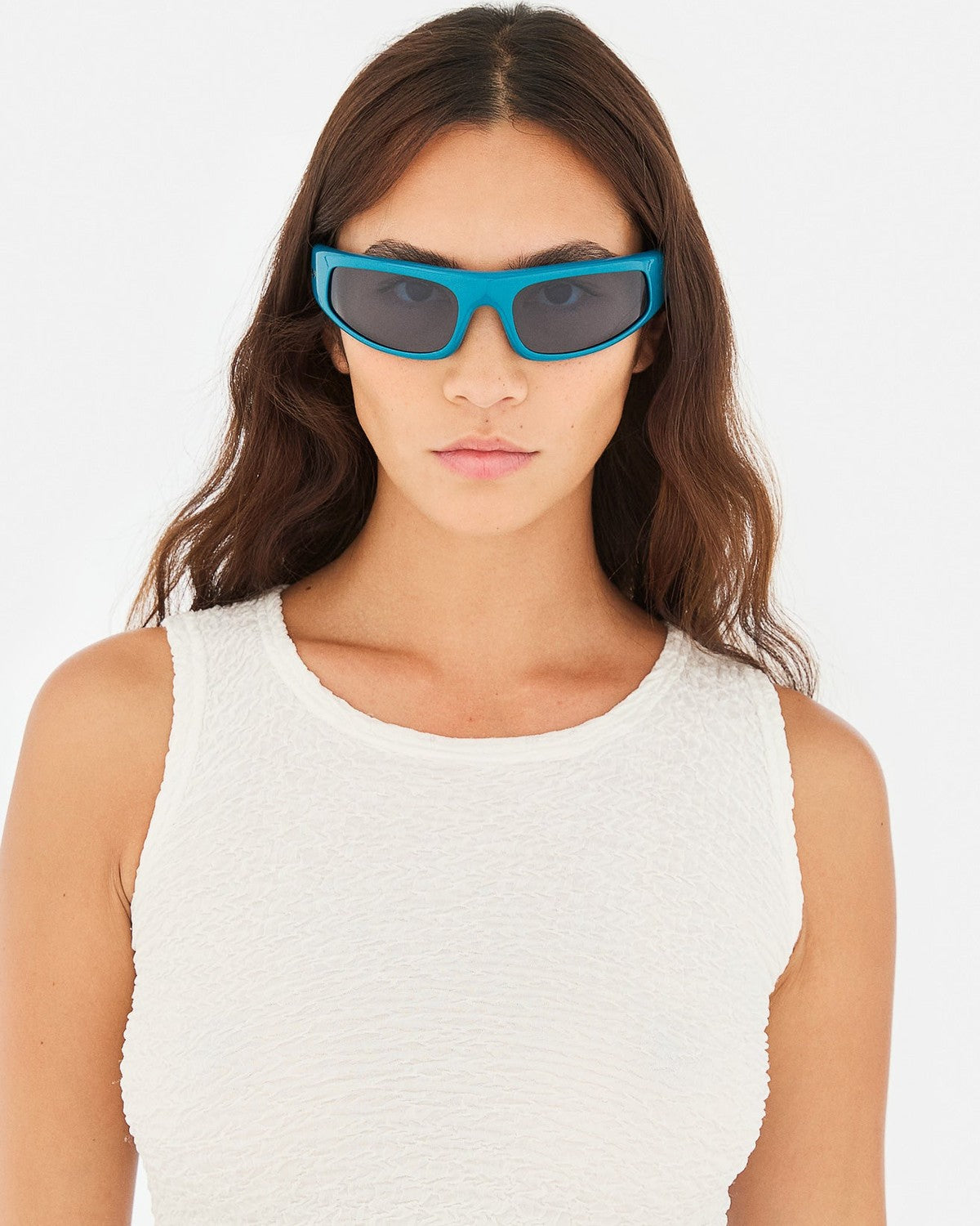 Model wearing RETROSUPERFUTURE Cerchietto Alzavolo sunglasses.