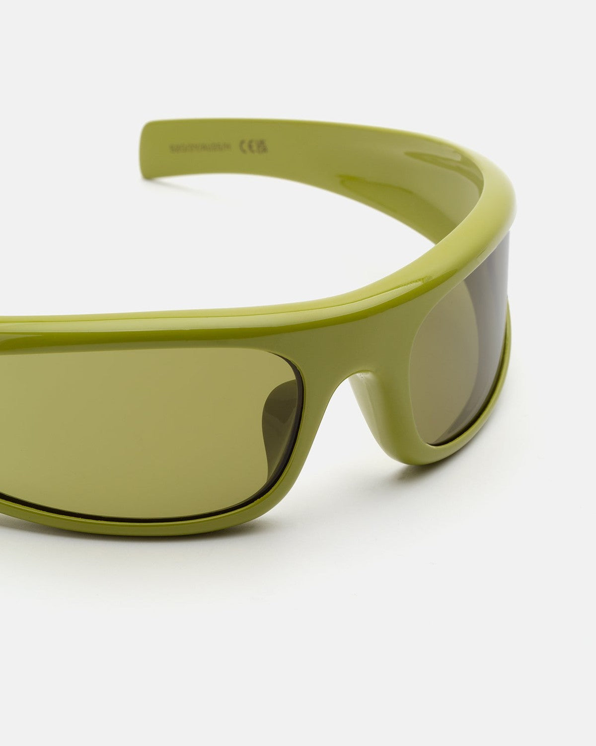 Close-up of the temple and lens detail on RETROSUPERFUTURE Cerchietto Dragoncello sunglasses.