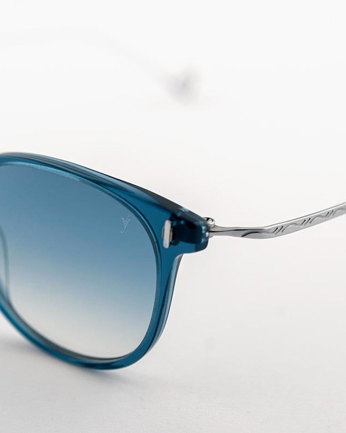 Close-up of the patterned metal temple on EYEPETIZER CHARLES C.P/P-1-26F sunglasses.