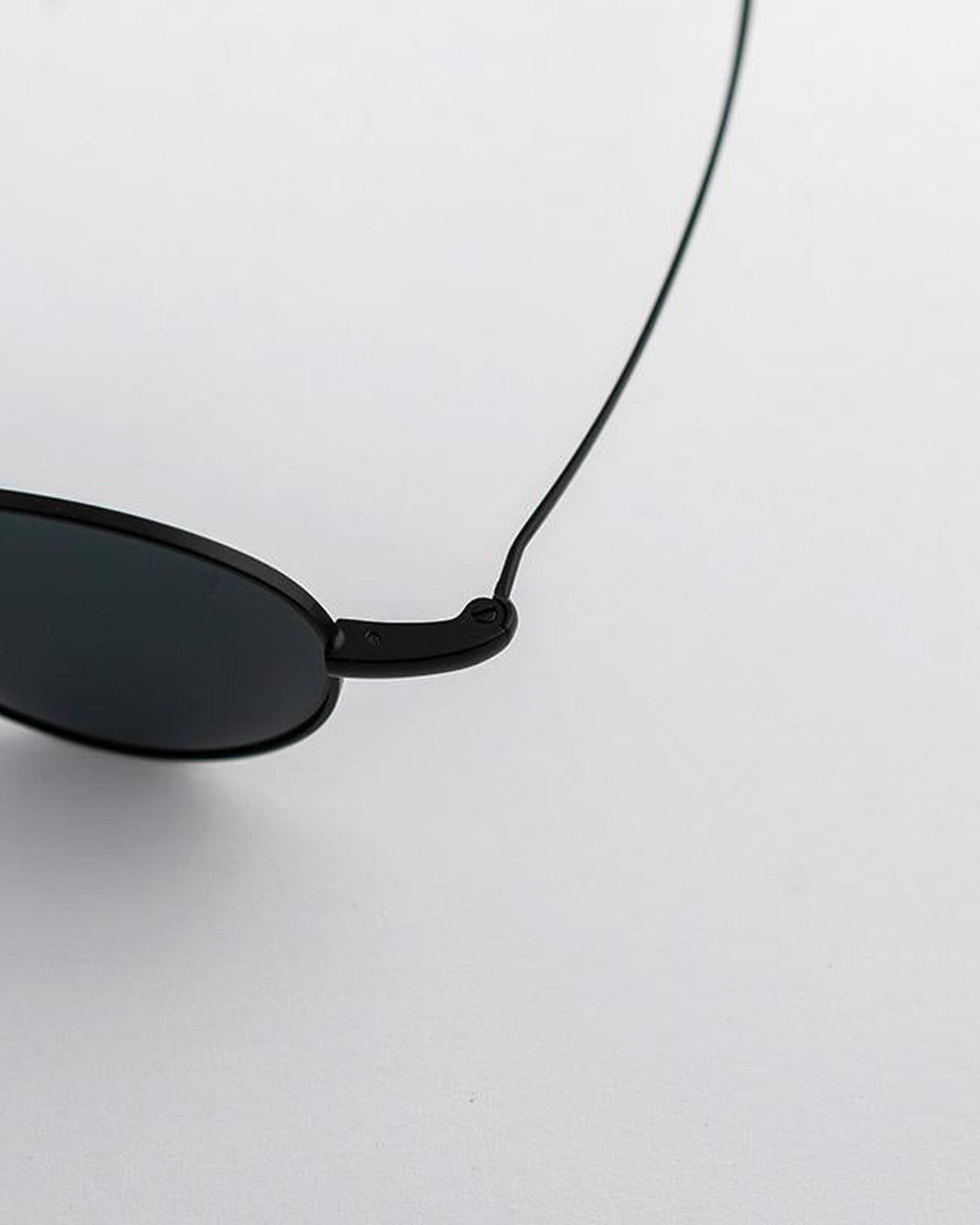 Close-up of the curved wire temple on EYEPETIZER CLINT C.6-46 sunglasses.