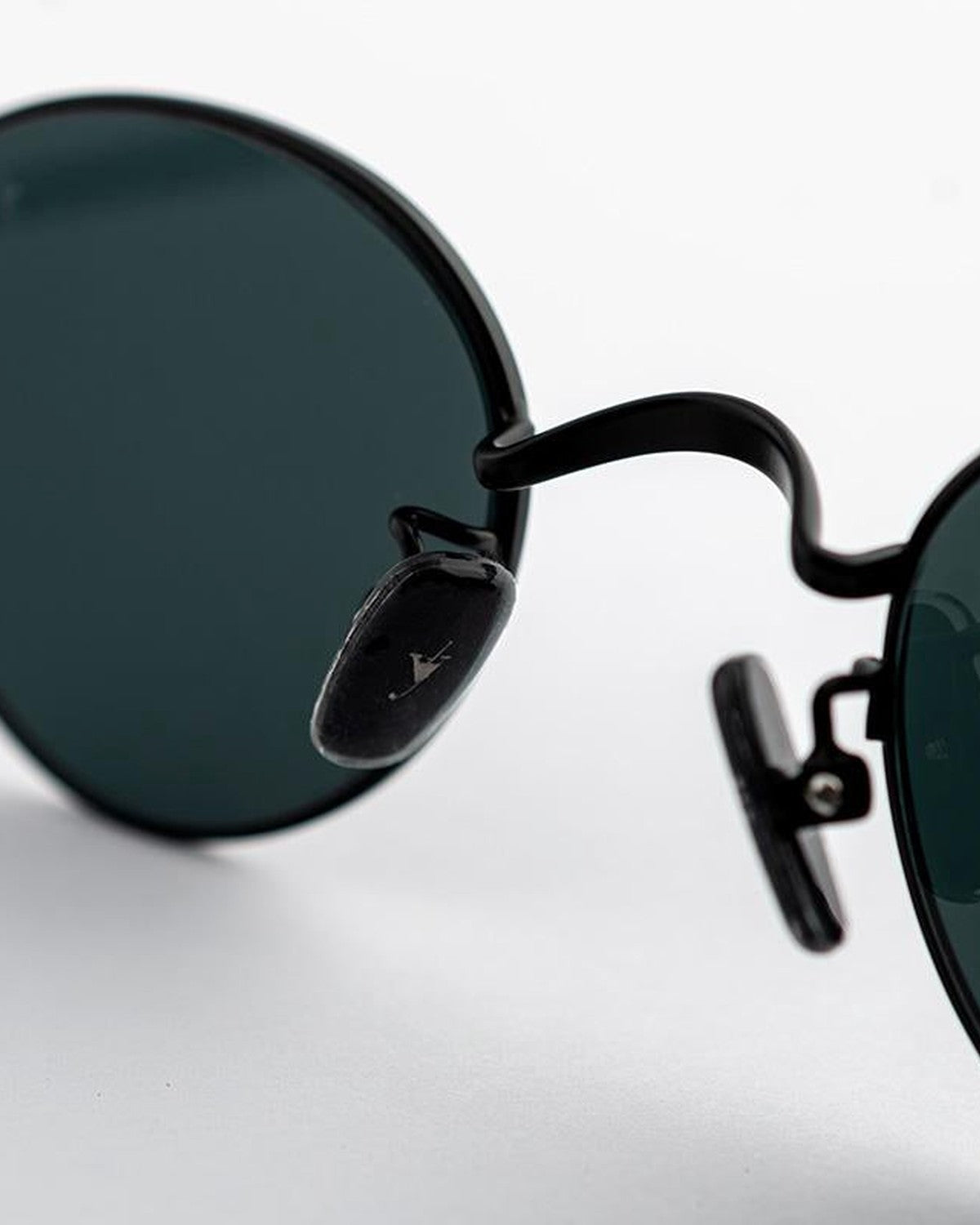 Detail of the decorative nose bridge hardware on EYEPETIZER CLINT C.6-46 sunglasses.