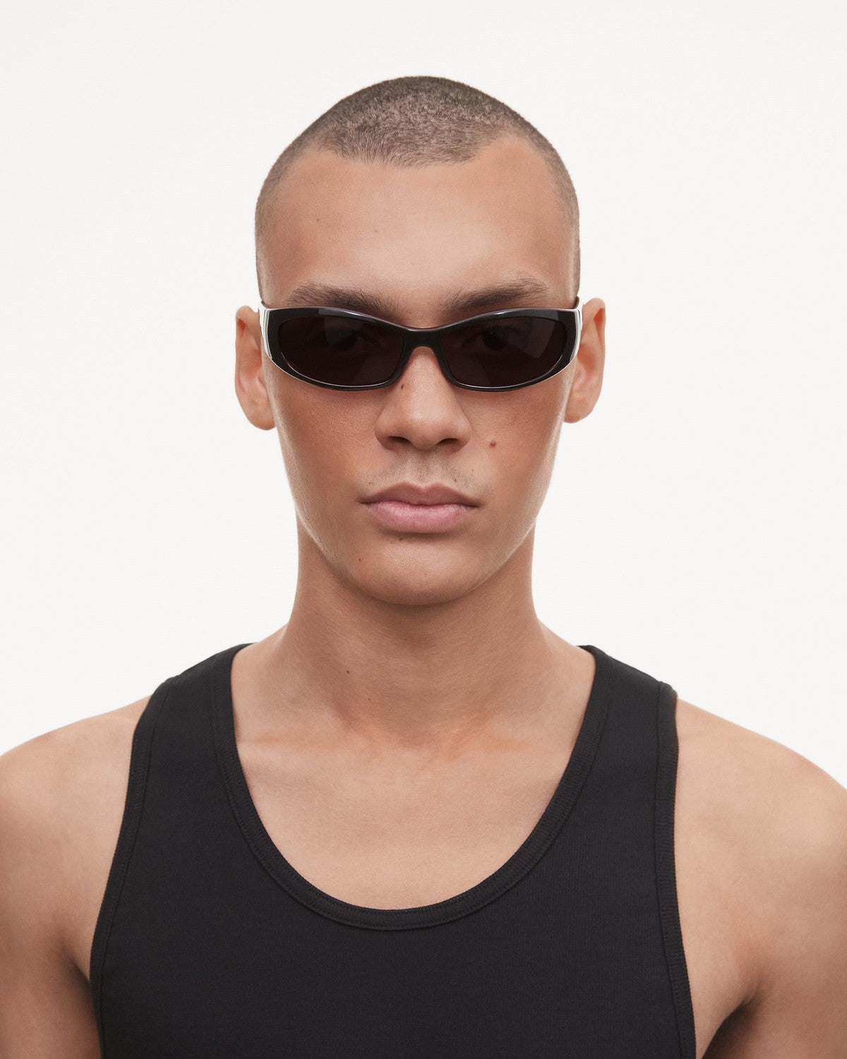Model wearing CHIMI Dusk Black Black sunglasses, front view.