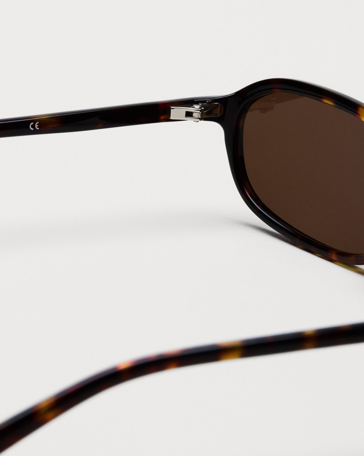 Close-up of the metal hinge on CHIMI Edith Tortoise Brown sunglasses.