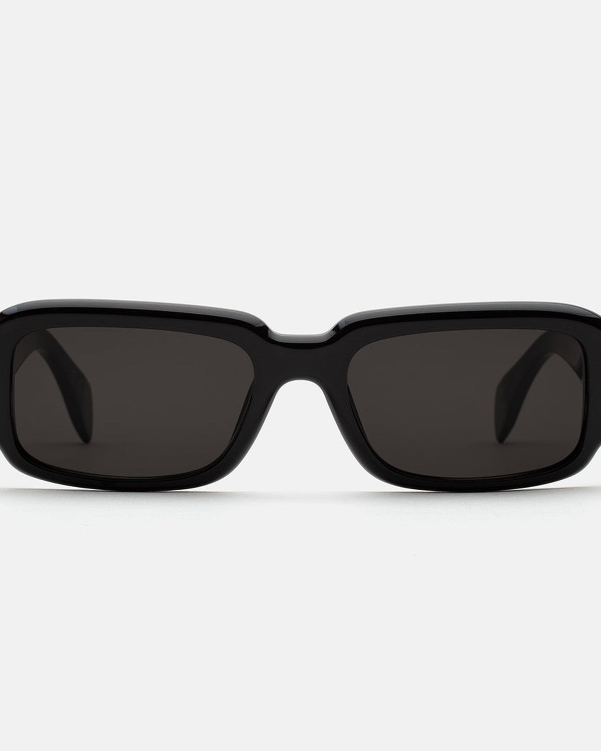 Front view of RETROSUPERFUTURE Etrusco Black sunglasses.