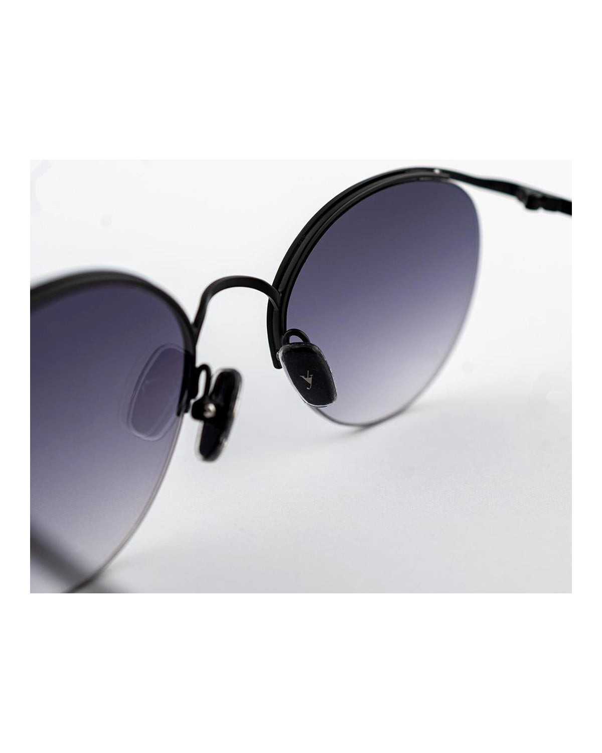 Detail of the adjustable nose pad and bridge on EYEPETIZER AUGUSTO C.6-OP-27F sunglasses.