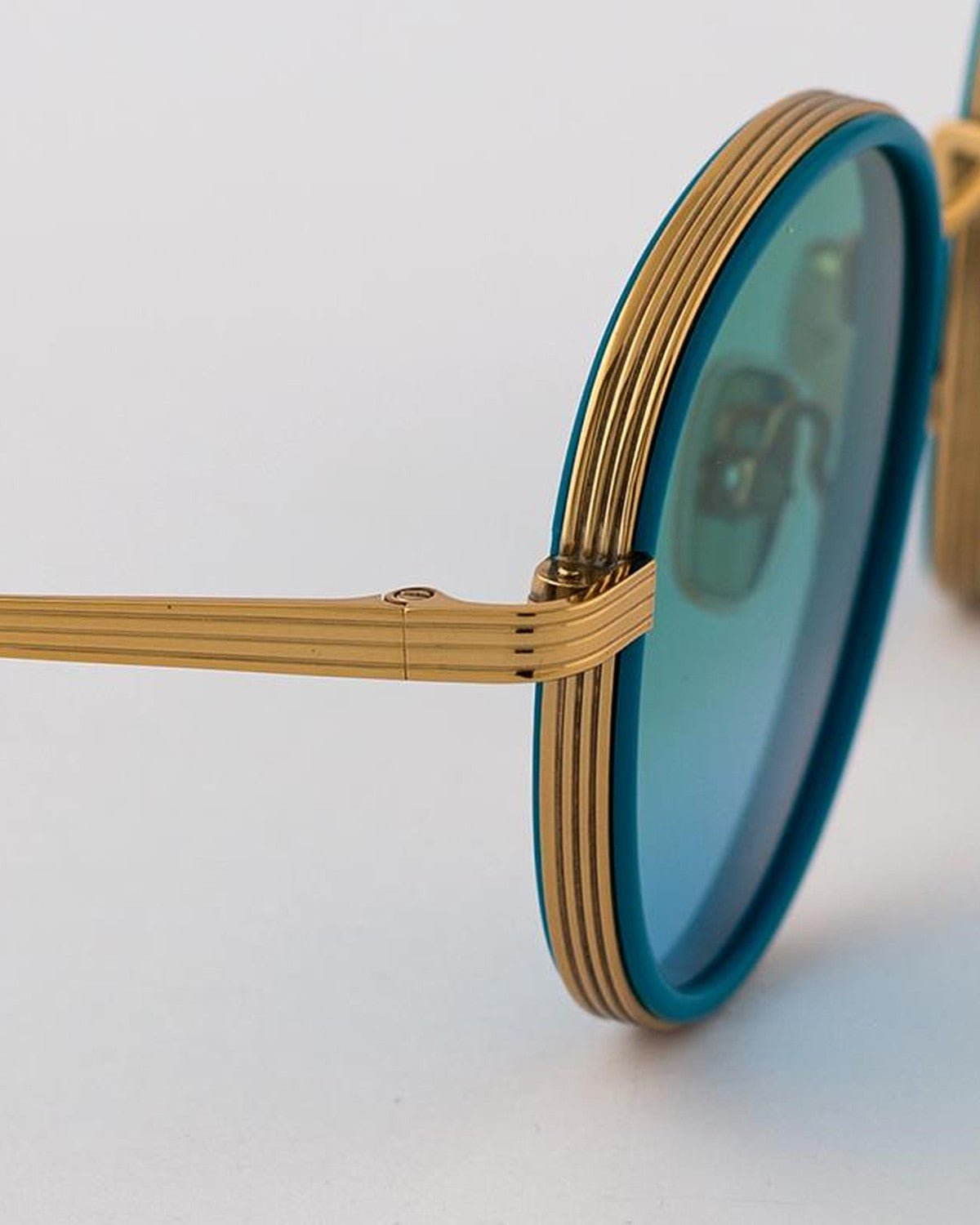 Close-up of the ridged temple and lens rim detail on EYEPETIZER FLAME C.T-4-43 sunglasses.