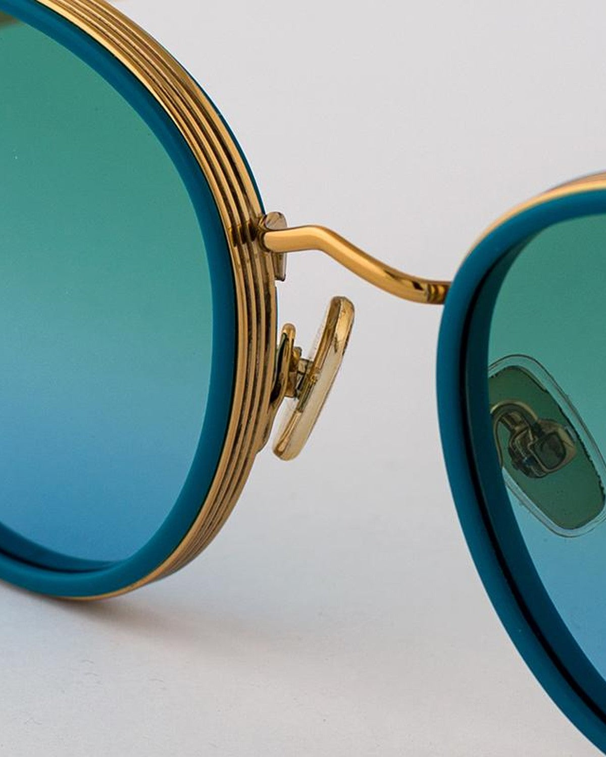 Detail of the bridge and hinge construction on EYEPETIZER FLAME C.T-4-43 sunglasses.