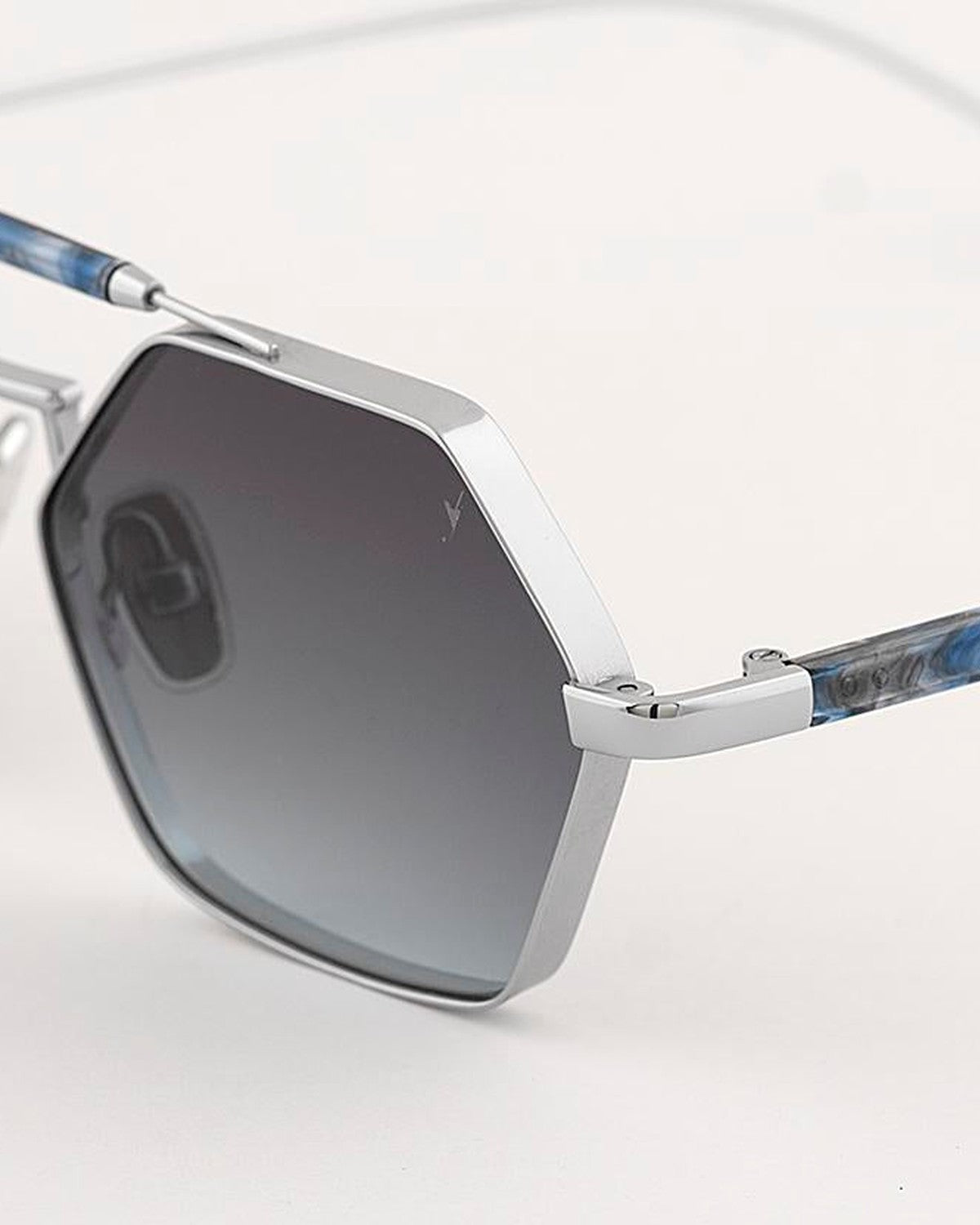 Angled detail of the hexagonal lens and marbled temple on EYEPETIZER HAVANA C.1-69 sunglasses.