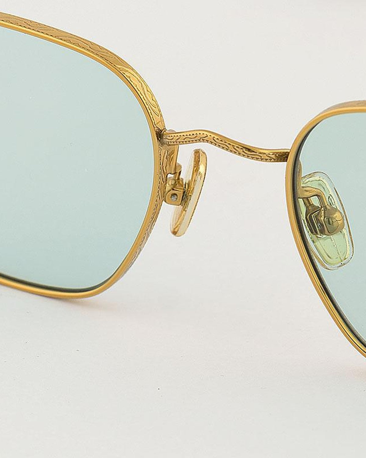 Detail of the bridge and nose pads on EYEPETIZER JONDAL C.4-48 sunglasses.