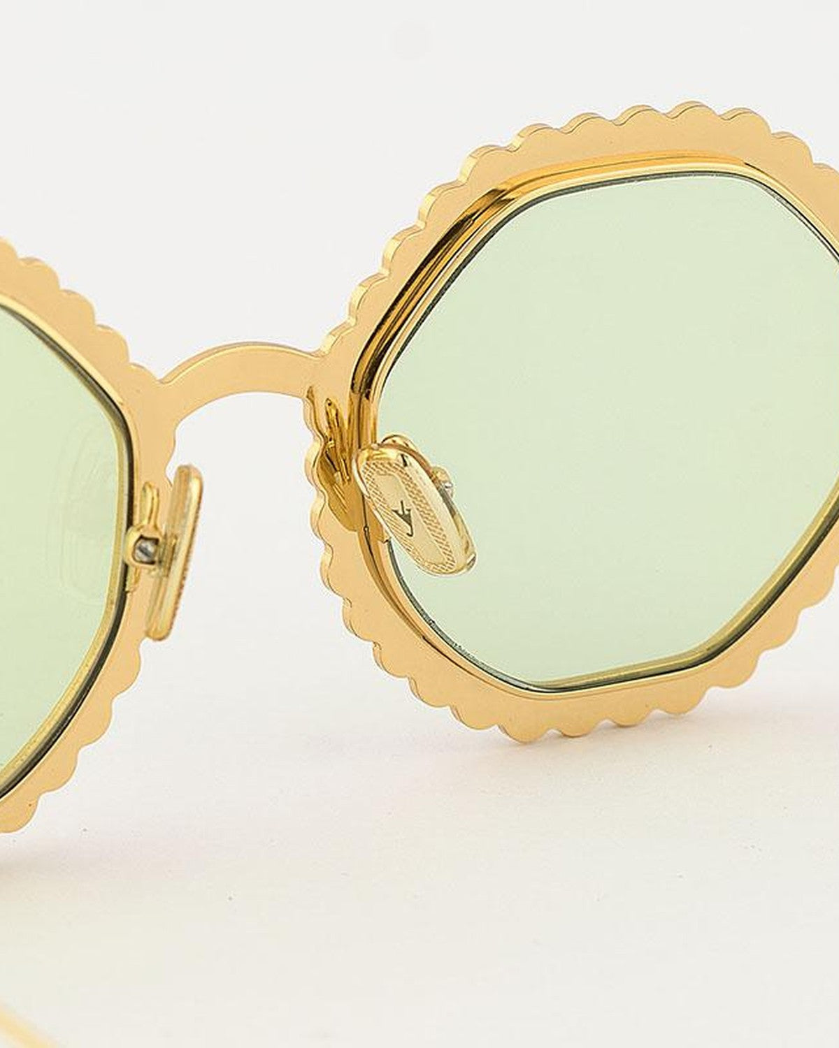 Detail of the bridge and scalloped rim on EYEPETIZER JORDAN C.4-1 sunglasses.