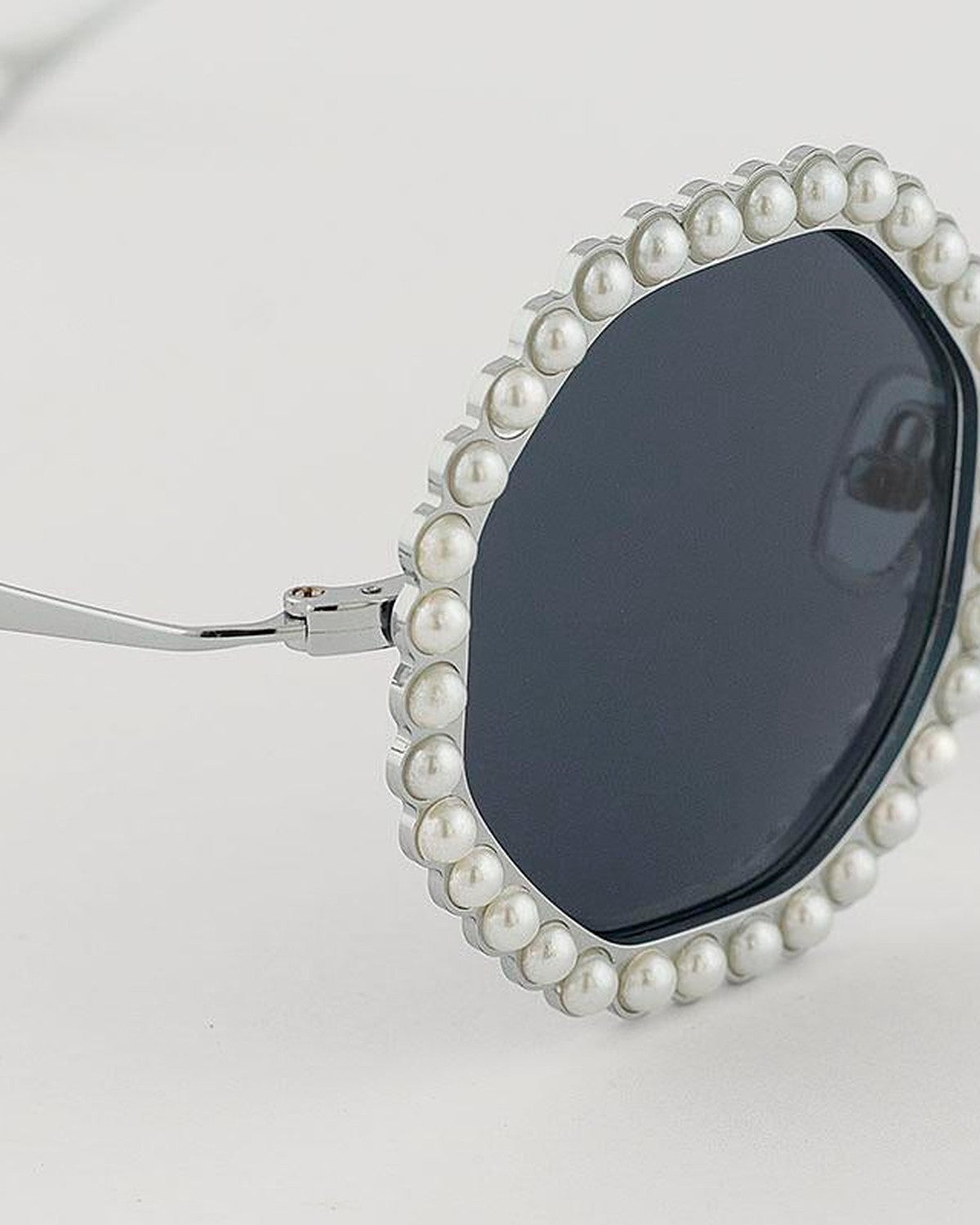 Close-up of the pearl detailing and hinge on EYEPETIZER JORDAN C.1-39 sunglasses.