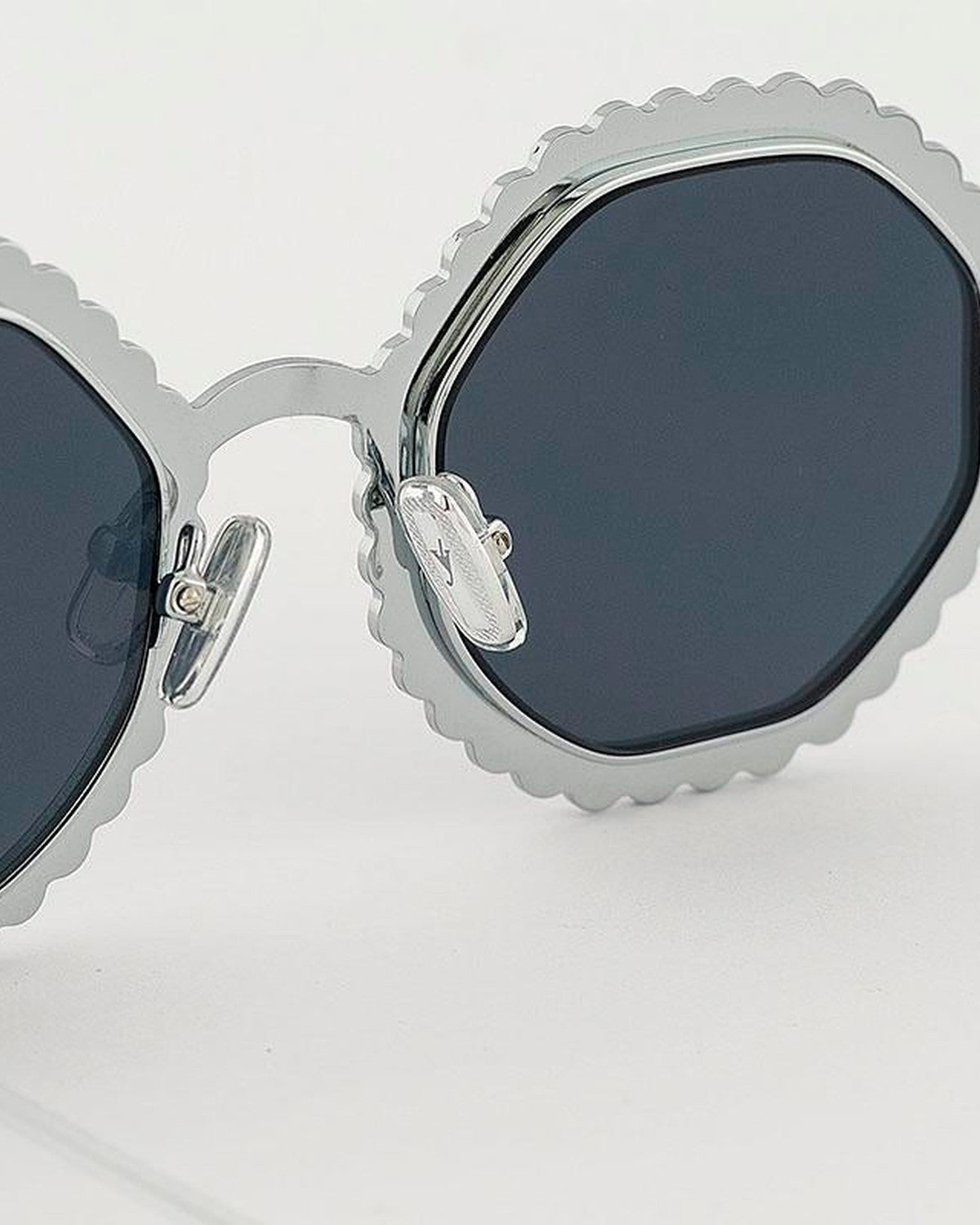 Detail of the nose bridge and adjustable nose pads on EYEPETIZER JORDAN C.1-39 sunglasses.