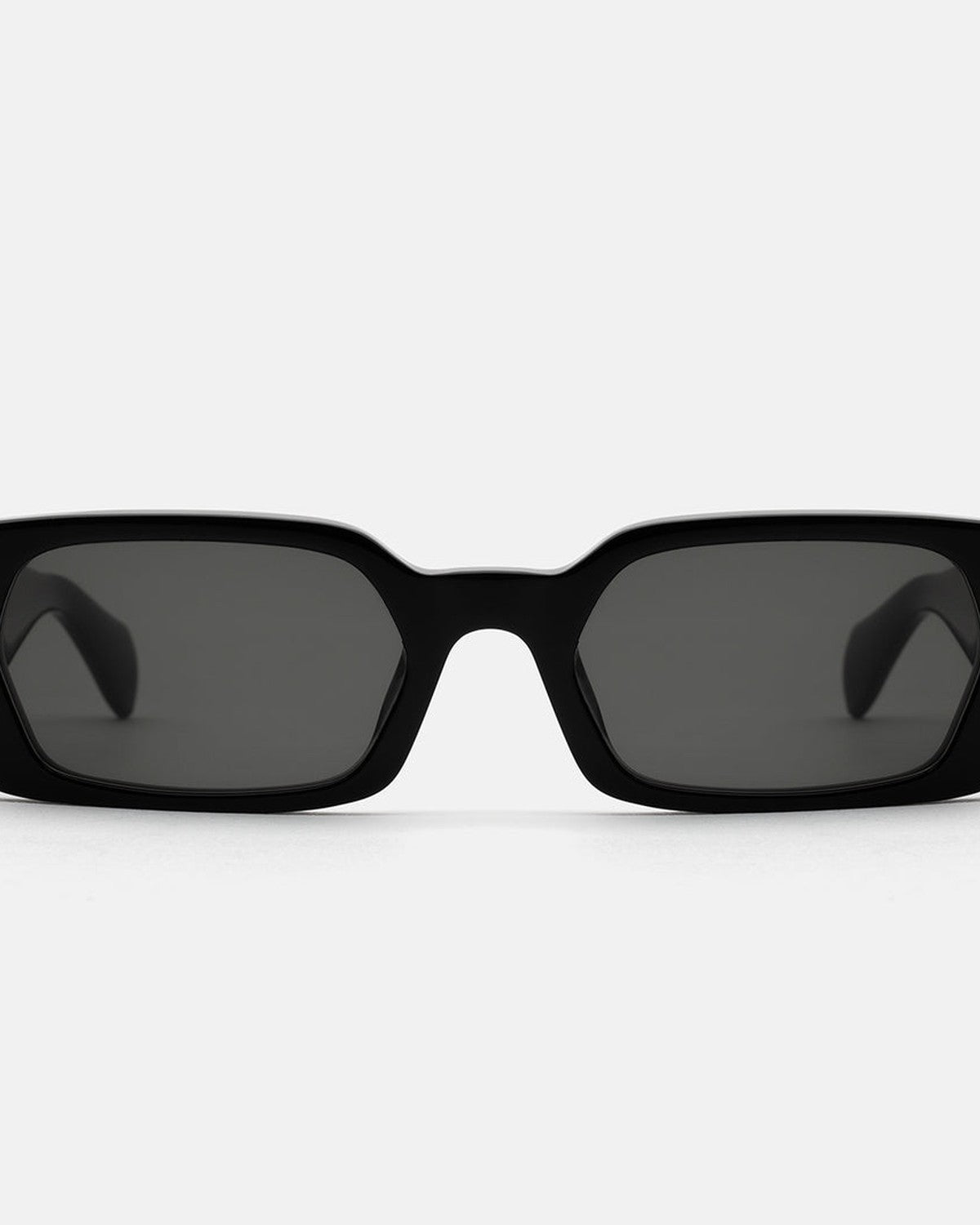 Close-up front view of RETROSUPERFUTURE L'Altro Black sunglasses.