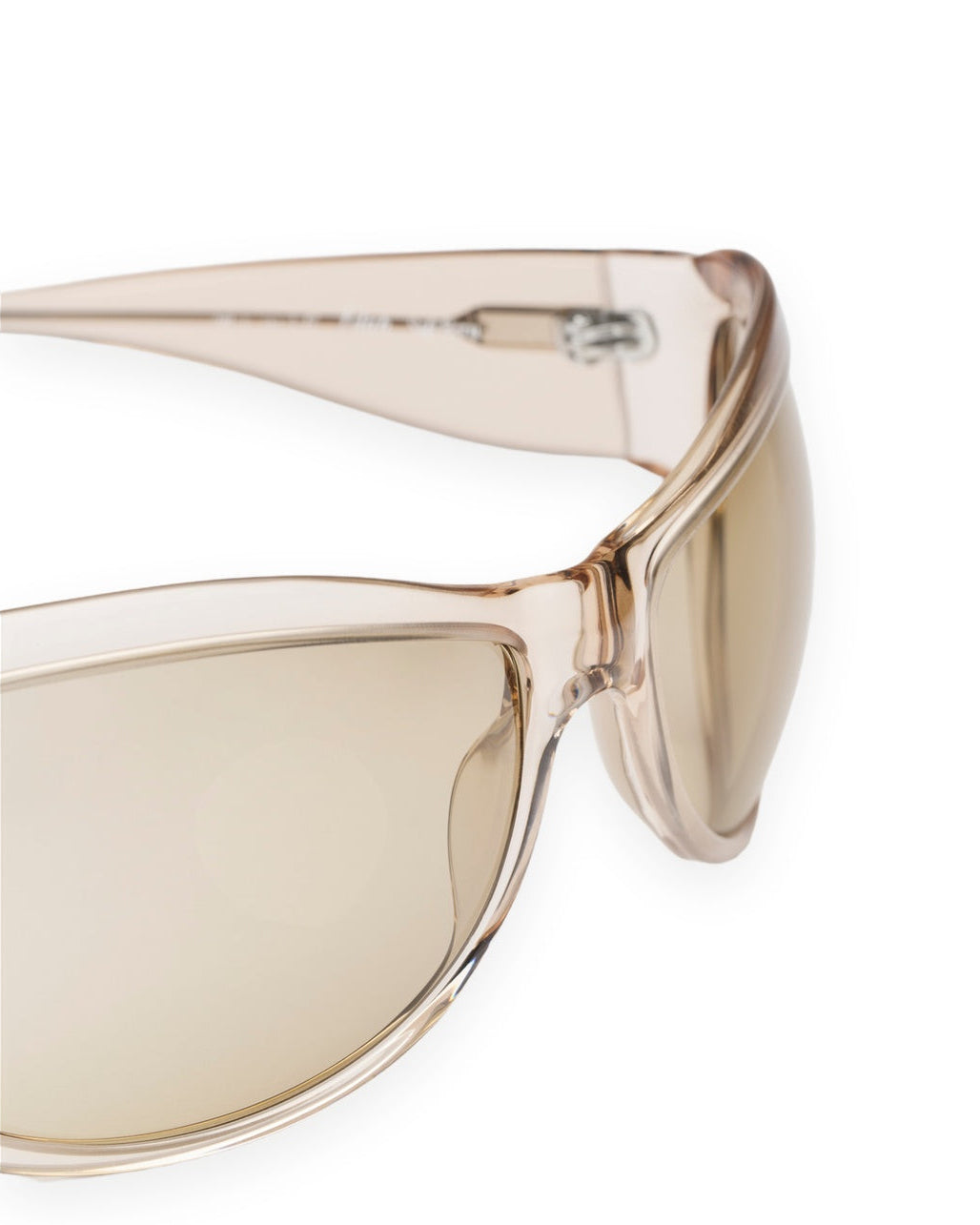 Detail of the temple and hinge on CHIMI Lilah Soft Ecru Brown sunglasses.