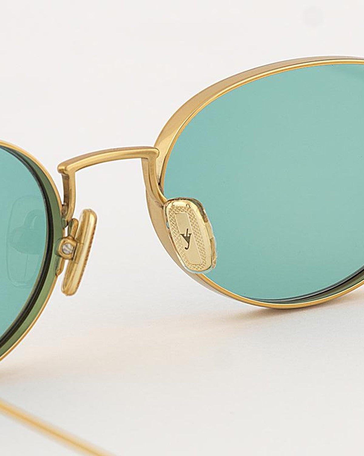 Detail of the engraved nose pad on EYEPETIZER OC.LOUISVILLE C.4-56 sunglasses.