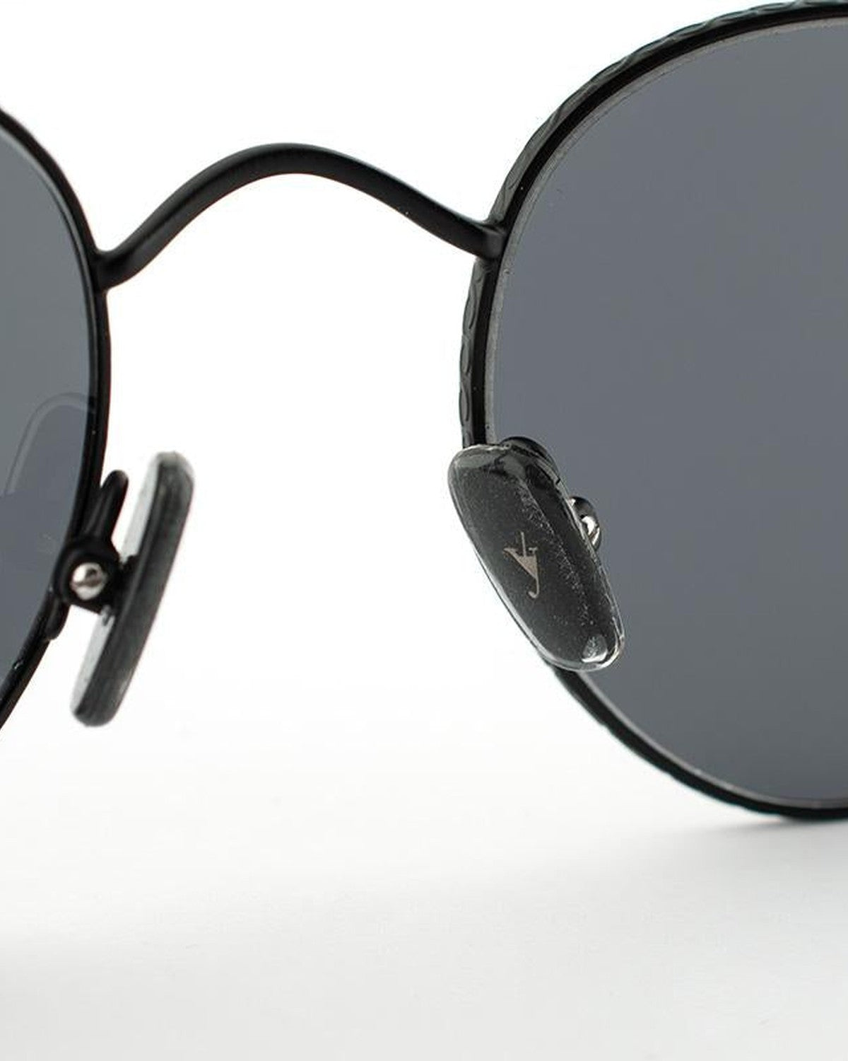 Detail of the nose bridge and hinge mechanism on EYEPETIZER LUNE C.6-7 sunglasses.