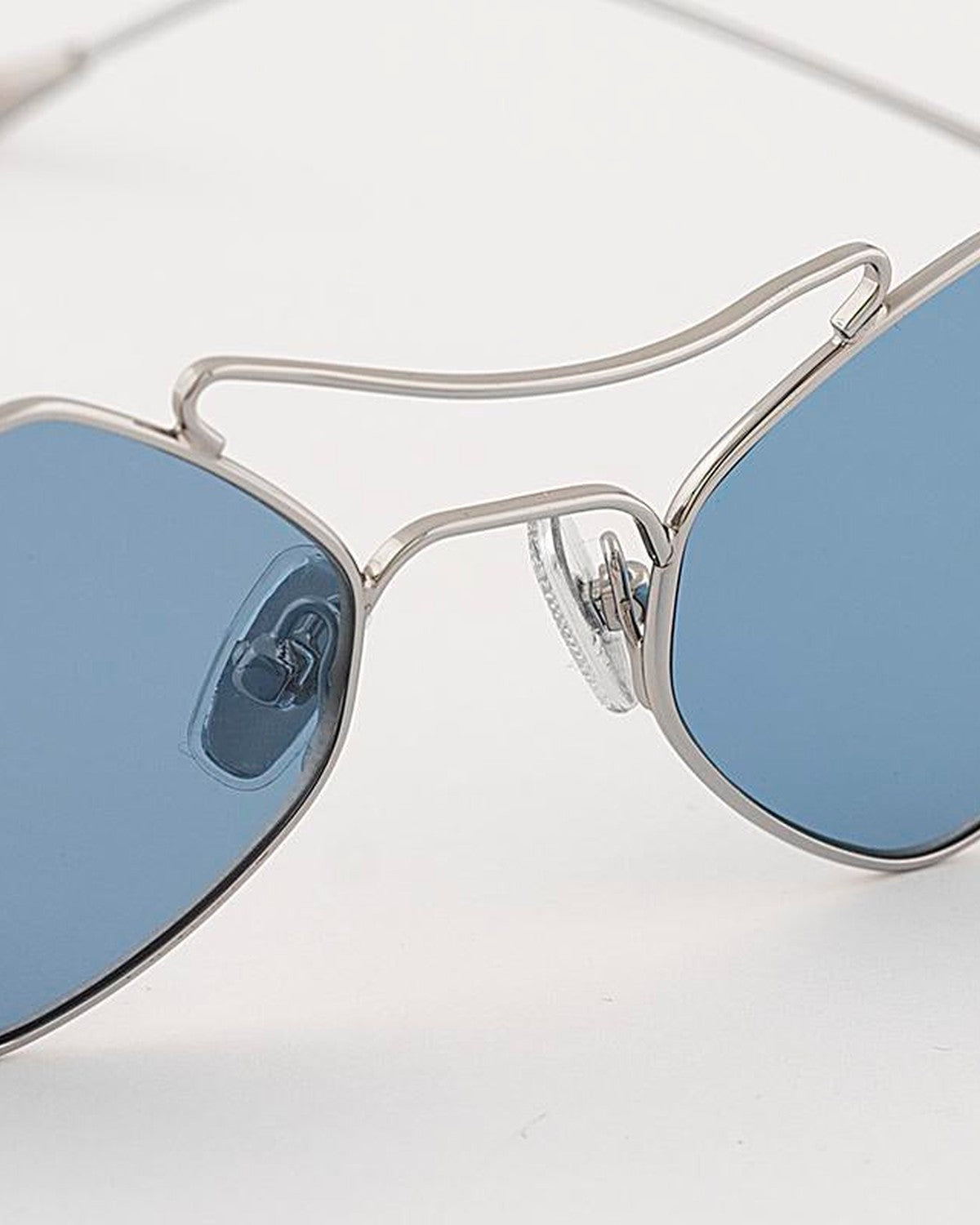 Close-up of the nose bridge and wire frame construction of EYEPETIZER MEDICI C.1-65 sunglasses.