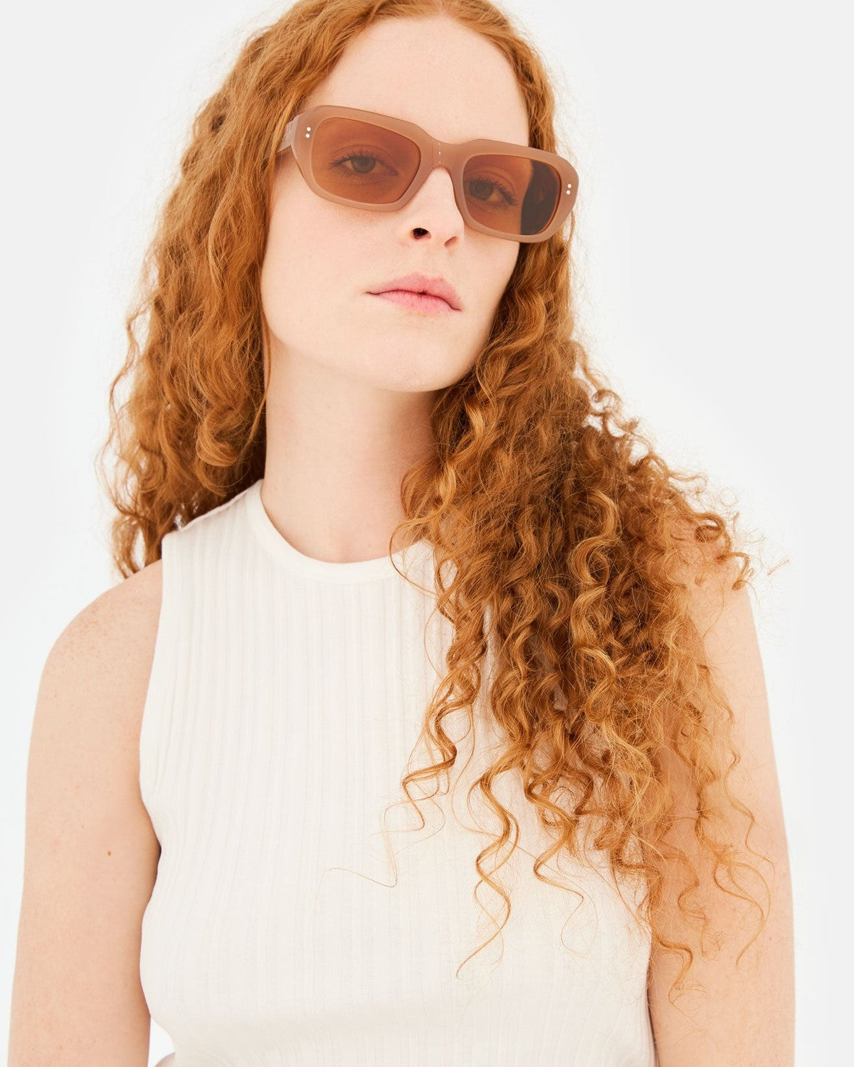 Front view of model wearing RETROSUPERFUTURE Miles Cola sunglasses.