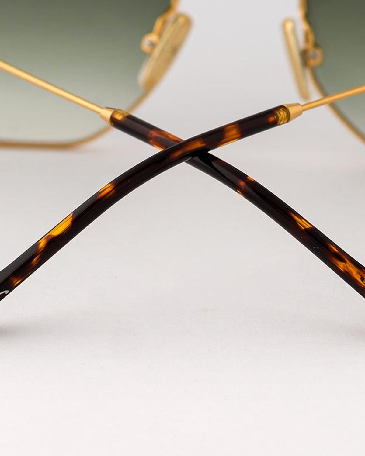 Detail of the crossed tortoiseshell temple tips on EYEPETIZER NAMIB C.4-M-25 sunglasses.