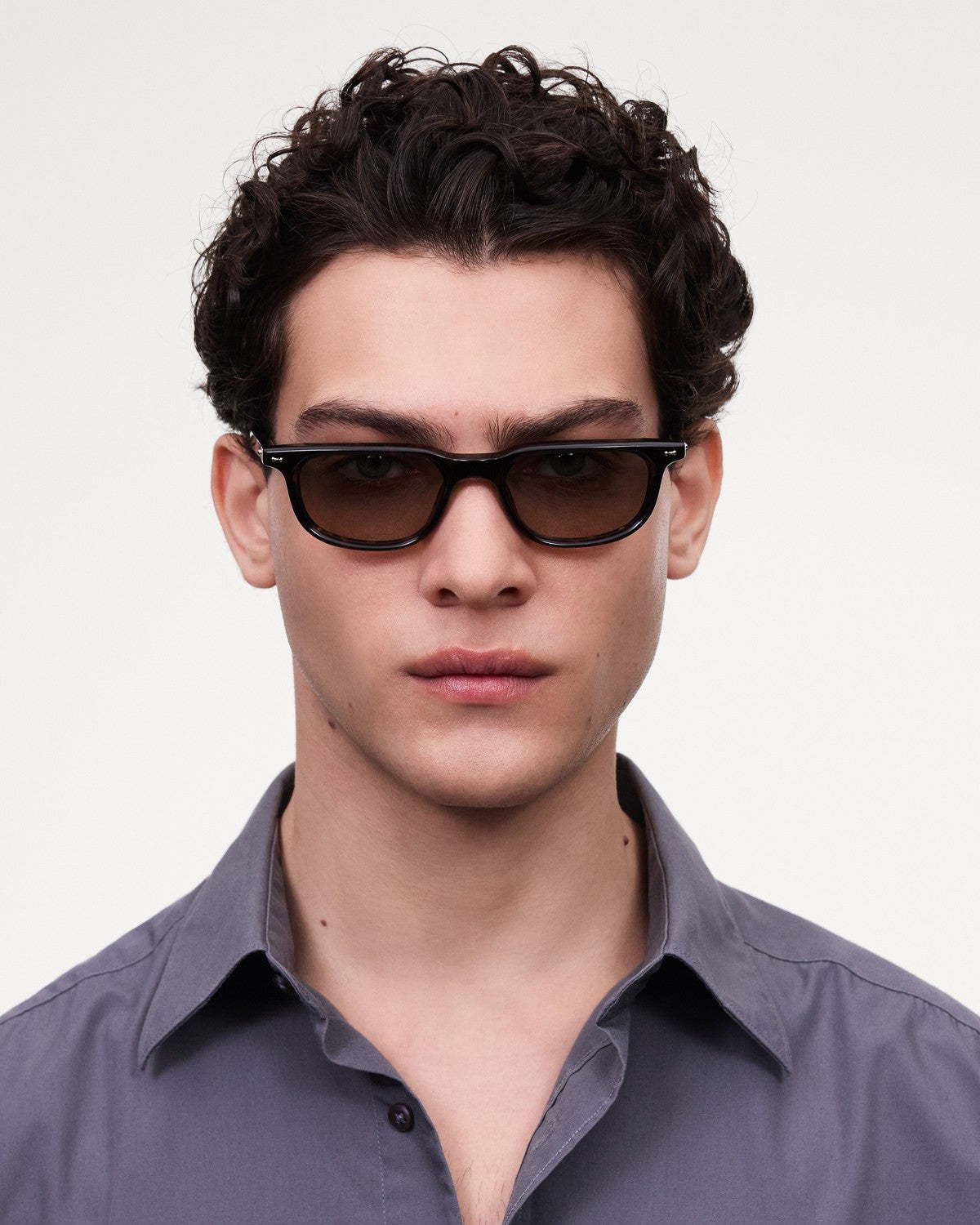 Model wearing CHIMI Novis Tortoise Green sunglasses.