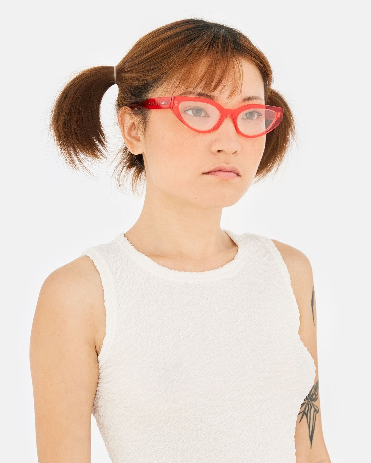 Model wearing RETROSUPERFUTURE Numero 124 Light Red sunglasses.