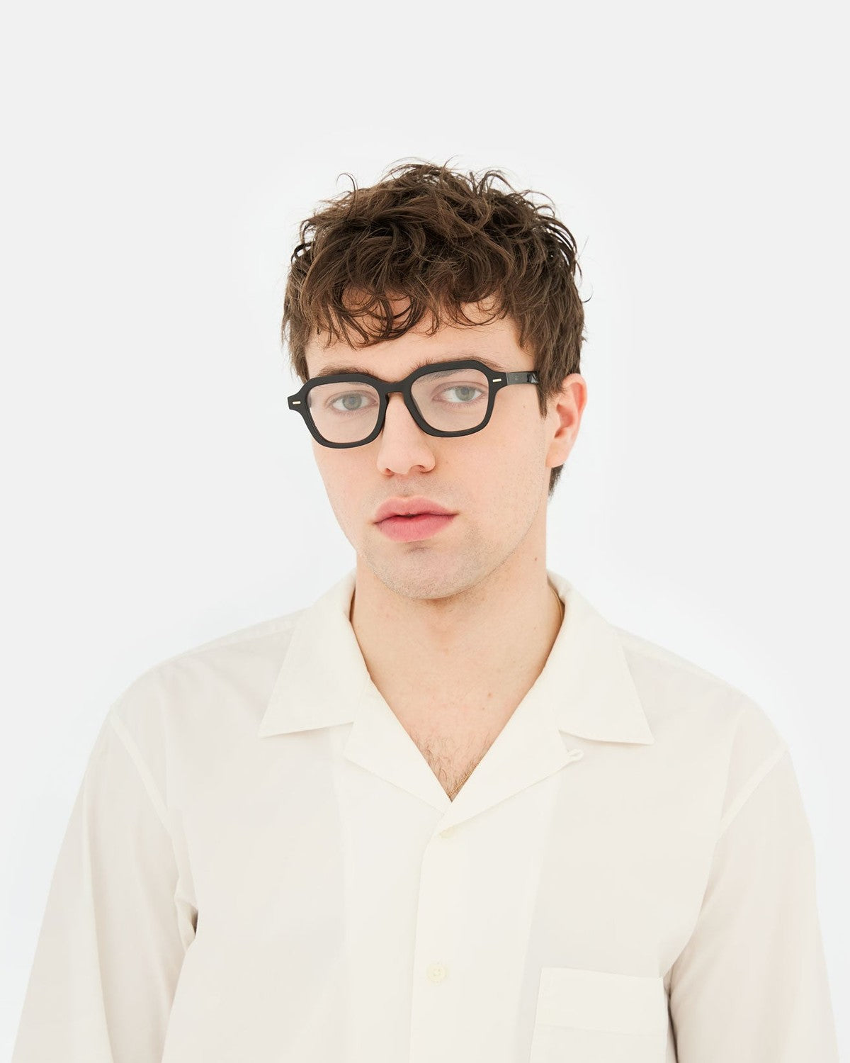 Model wearing RETROSUPERFUTURE Numero 130 Black sunglasses.