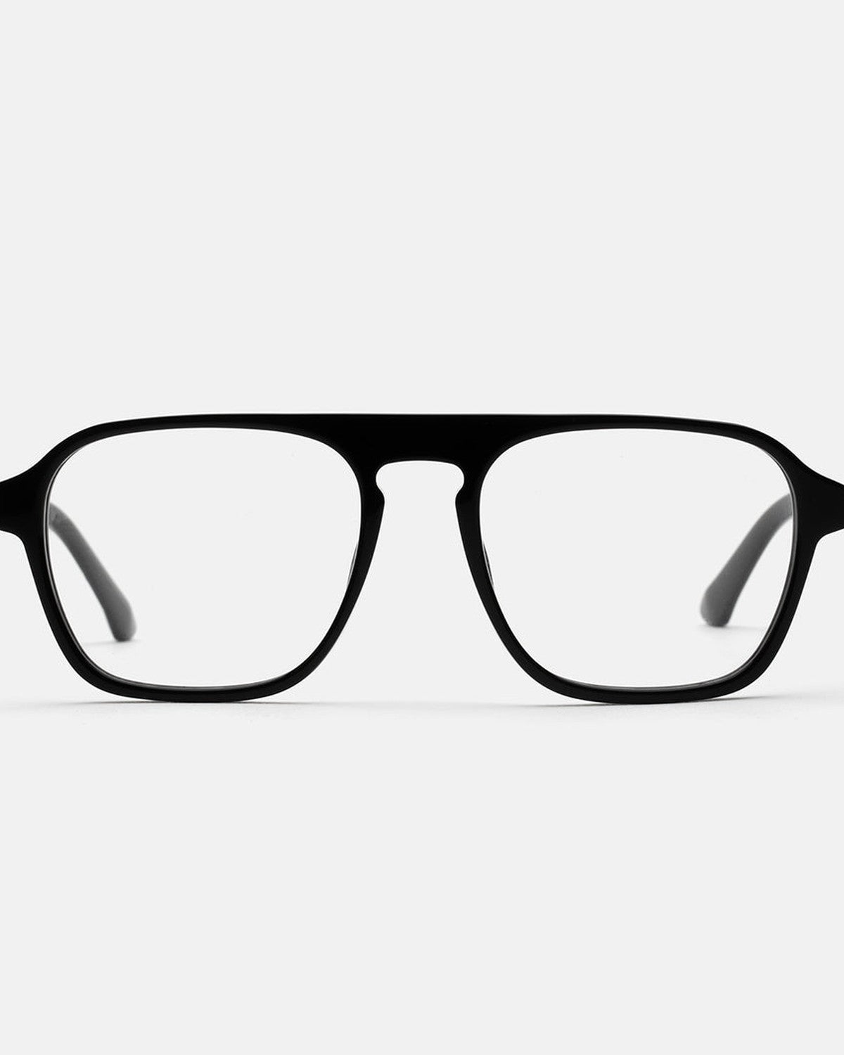 Straight-on front view of RETROSUPERFUTURE Numero 142 Nero sunglasses.