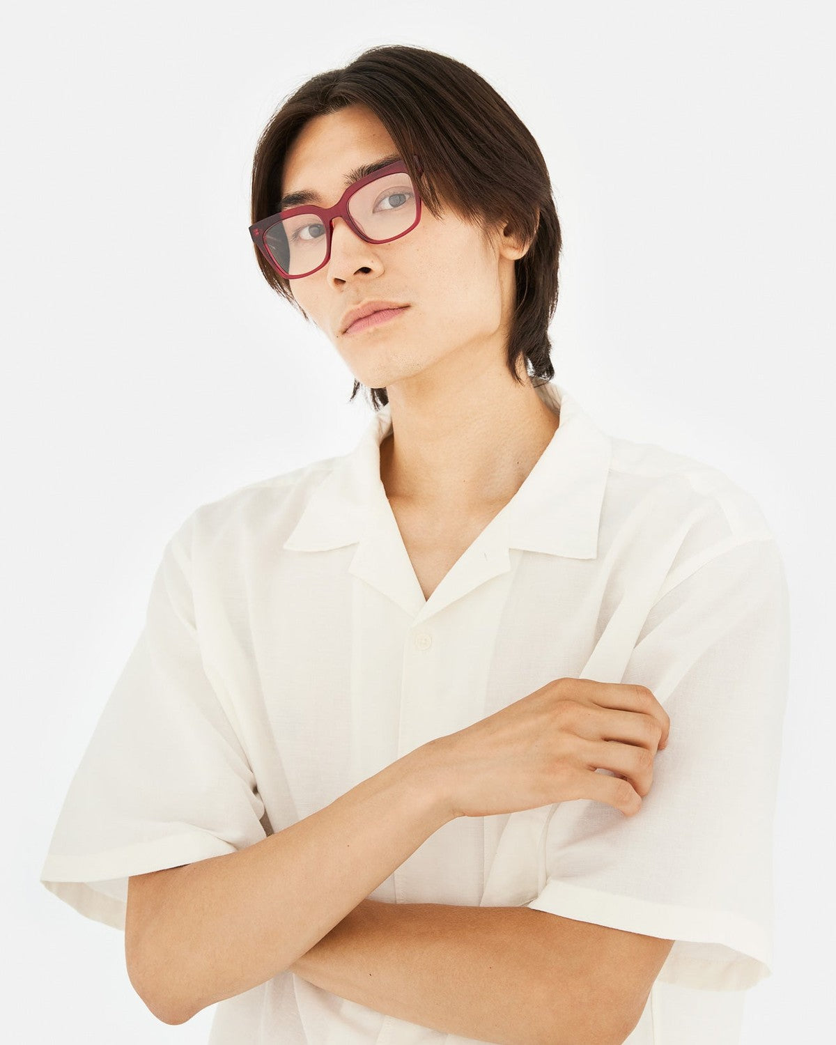 Model wearing RETROSUPERFUTURE Numero 143 Bordeaux sunglasses, looking up.