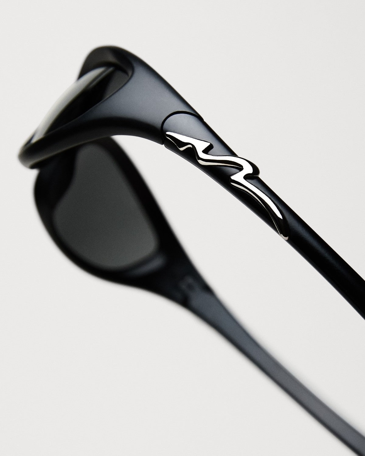 Close-up of the decorative temple design on CHIMI Pogba Black Black sunglasses.