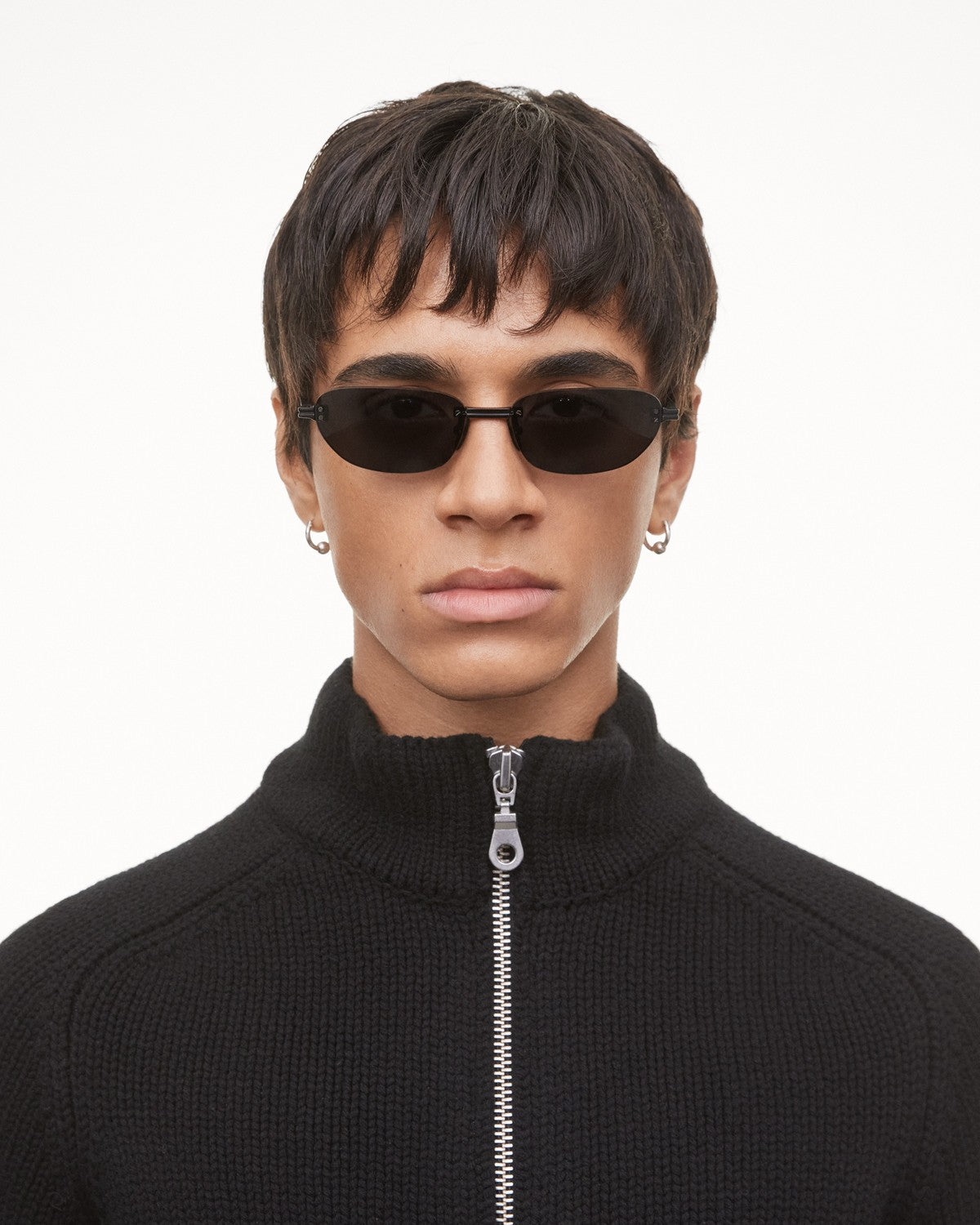 Model wearing CHIMI Rimless Oval Black Black sunglasses.