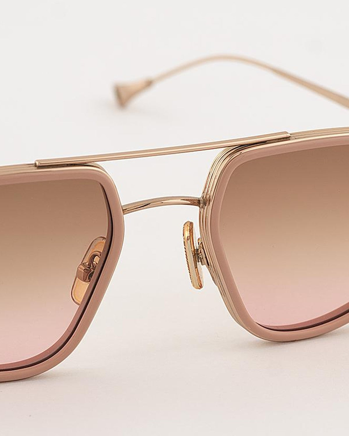 Detail of the double bridge and gradient lenses on EYEPETIZER SILENCIO C.Q-9-44 sunglasses.